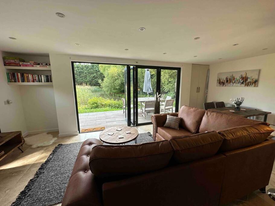 Beautiful Cabin With Pond View Steyning Εξωτερικό φωτογραφία