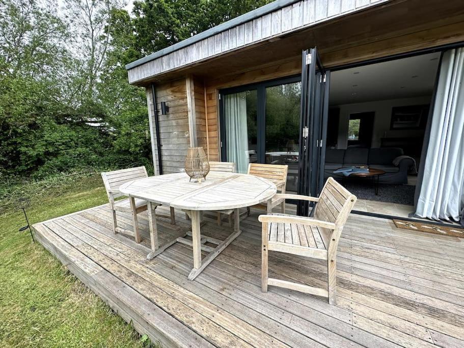 Beautiful Cabin With Pond View Steyning Εξωτερικό φωτογραφία