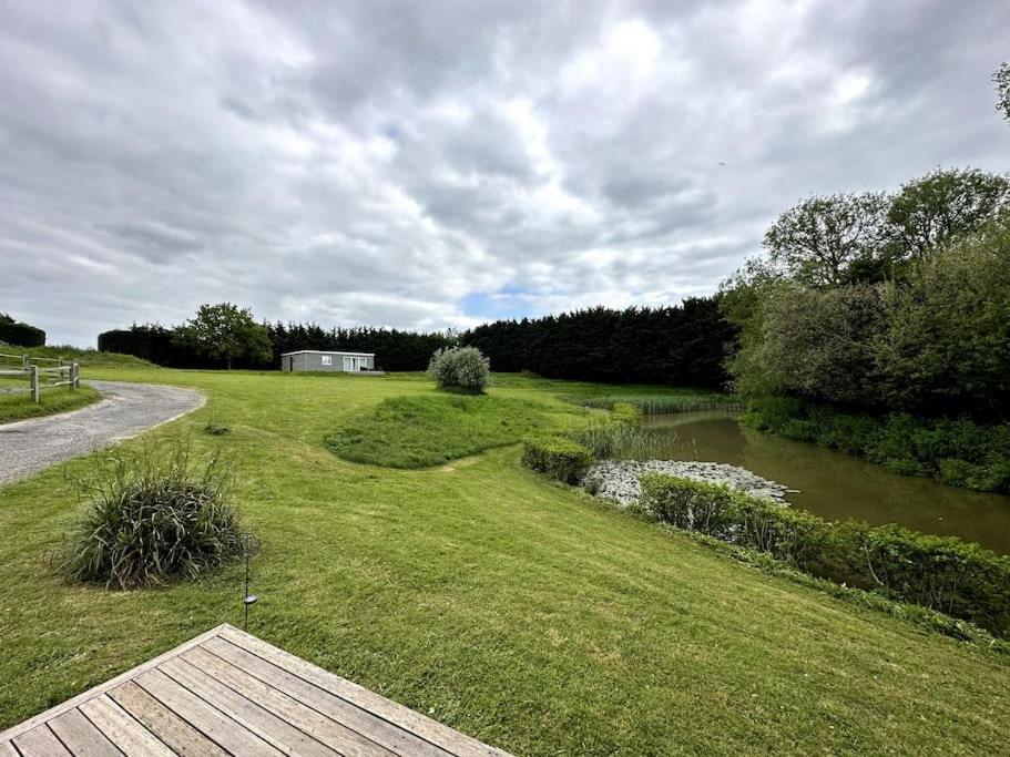 Beautiful Cabin With Pond View Steyning Εξωτερικό φωτογραφία